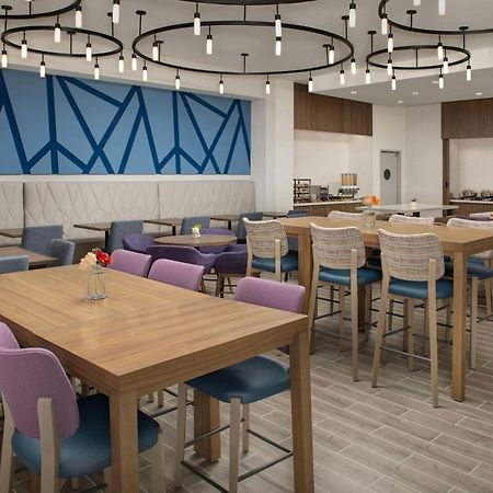 Hilton Garden Inn Pensacola Downtown Bagian luar foto