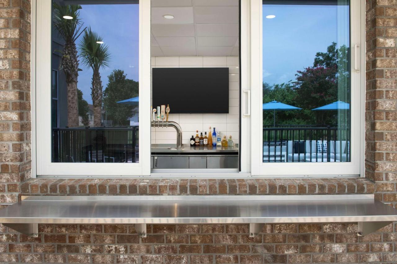 Hilton Garden Inn Pensacola Downtown Bagian luar foto