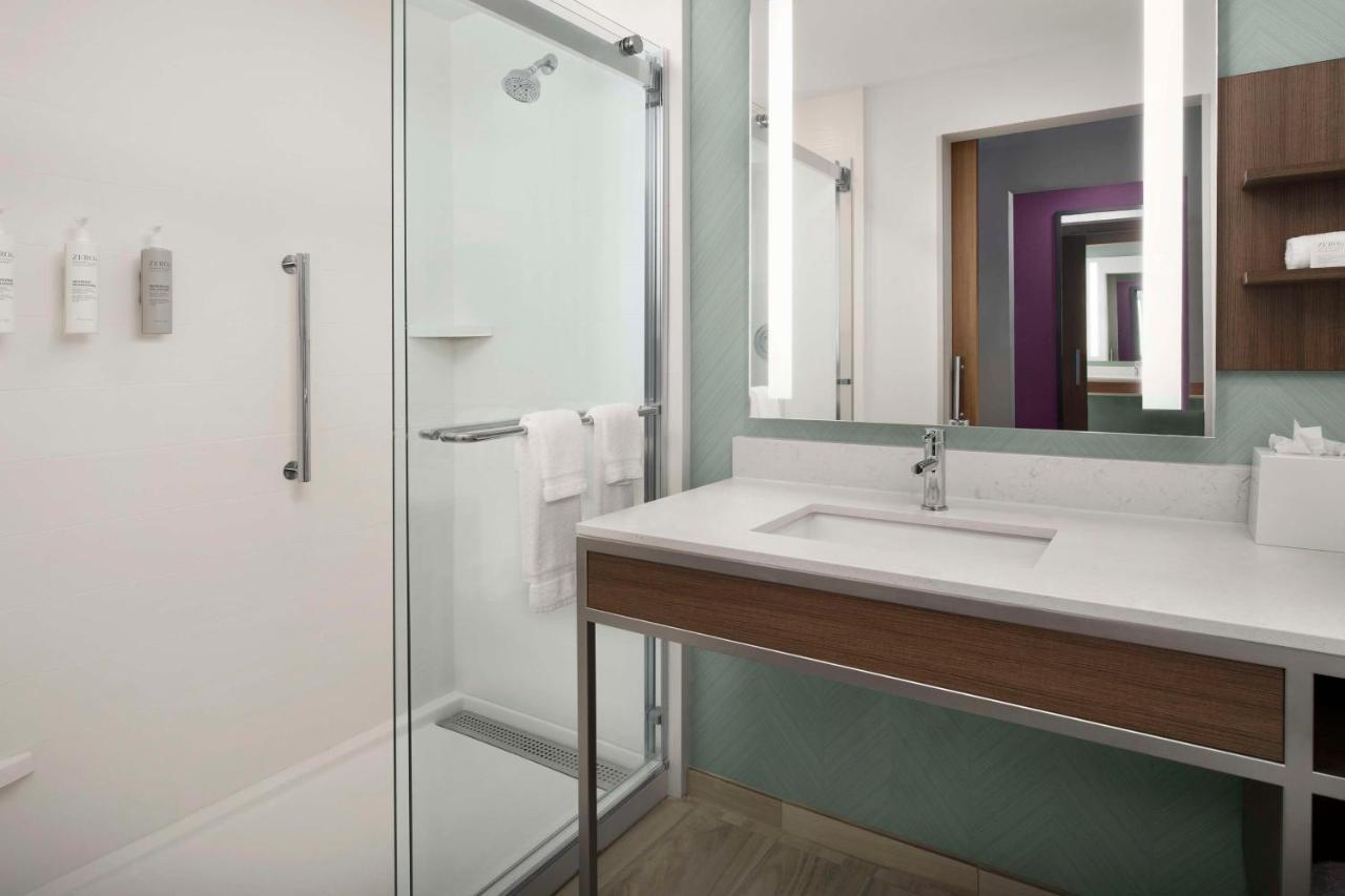 Hilton Garden Inn Pensacola Downtown Bagian luar foto