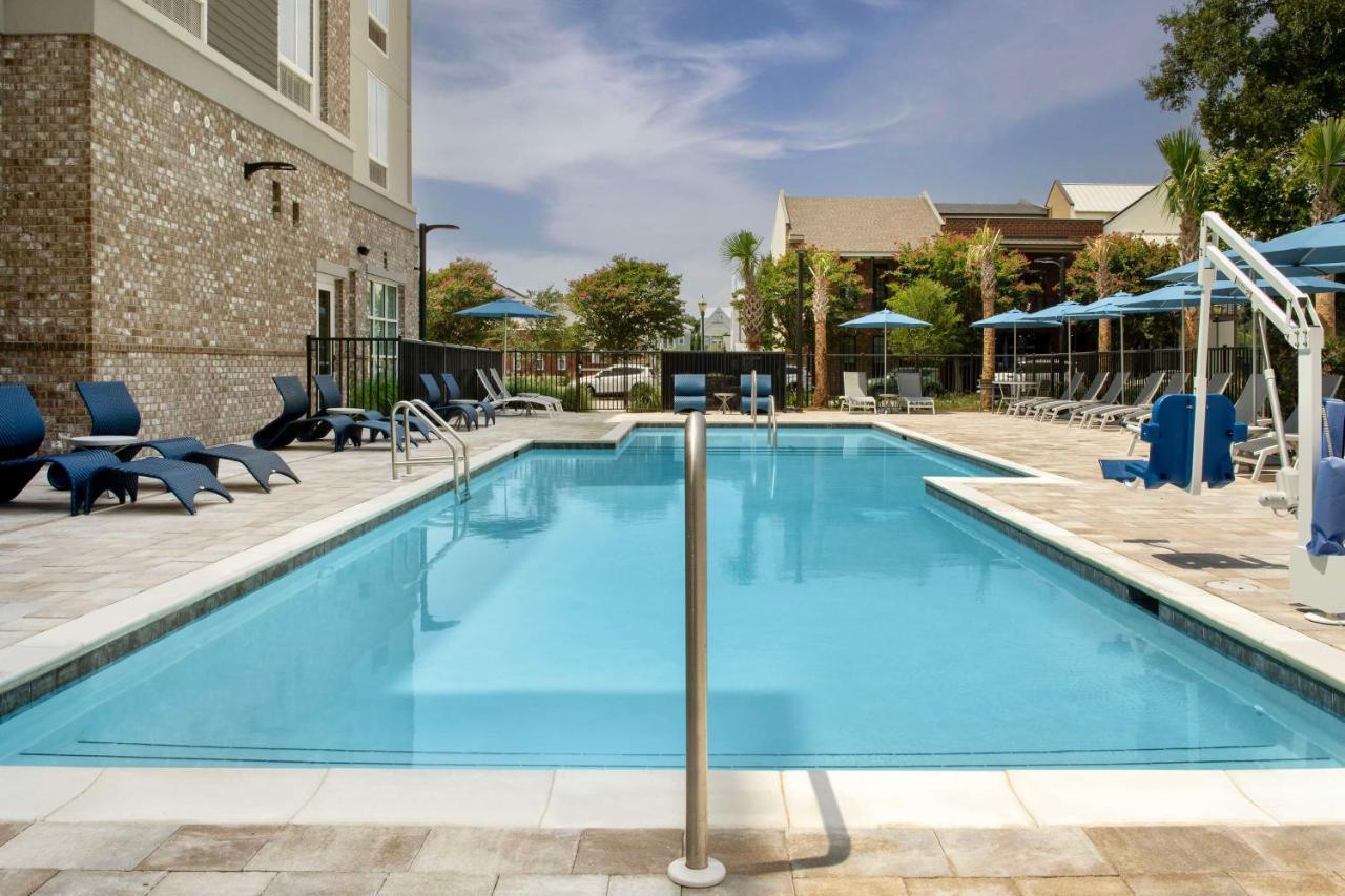 Hilton Garden Inn Pensacola Downtown Bagian luar foto