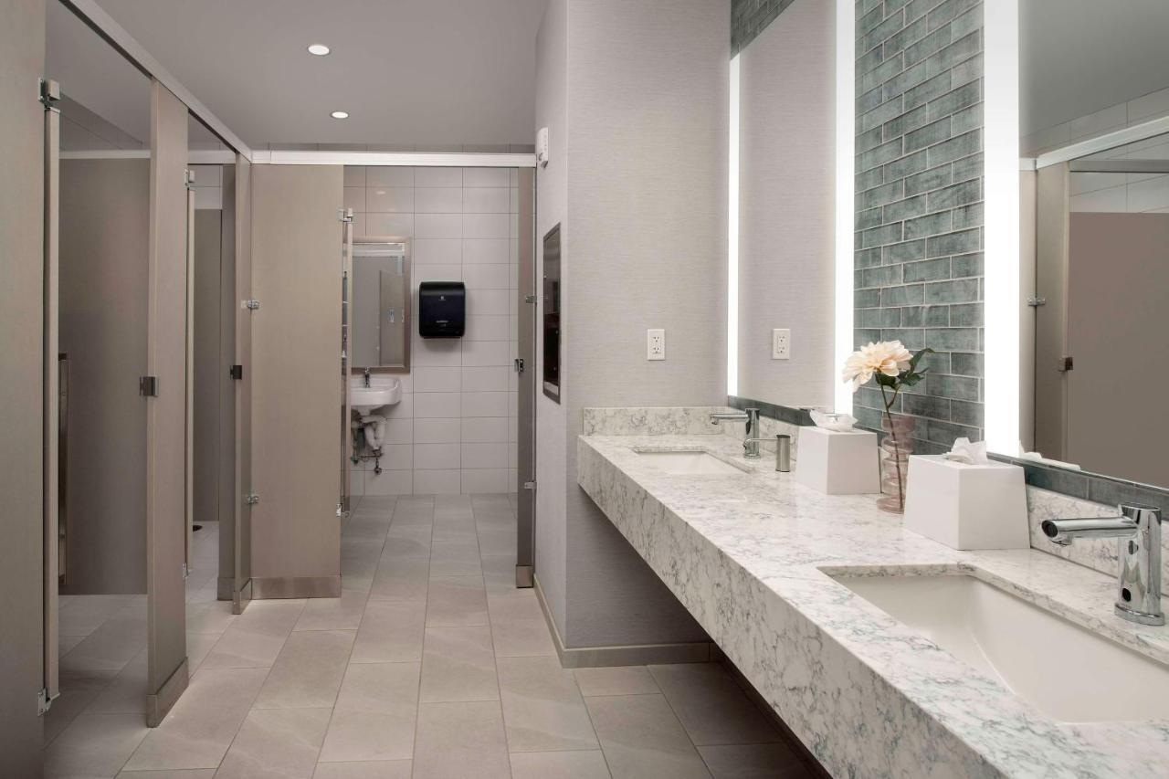 Hilton Garden Inn Pensacola Downtown Bagian luar foto
