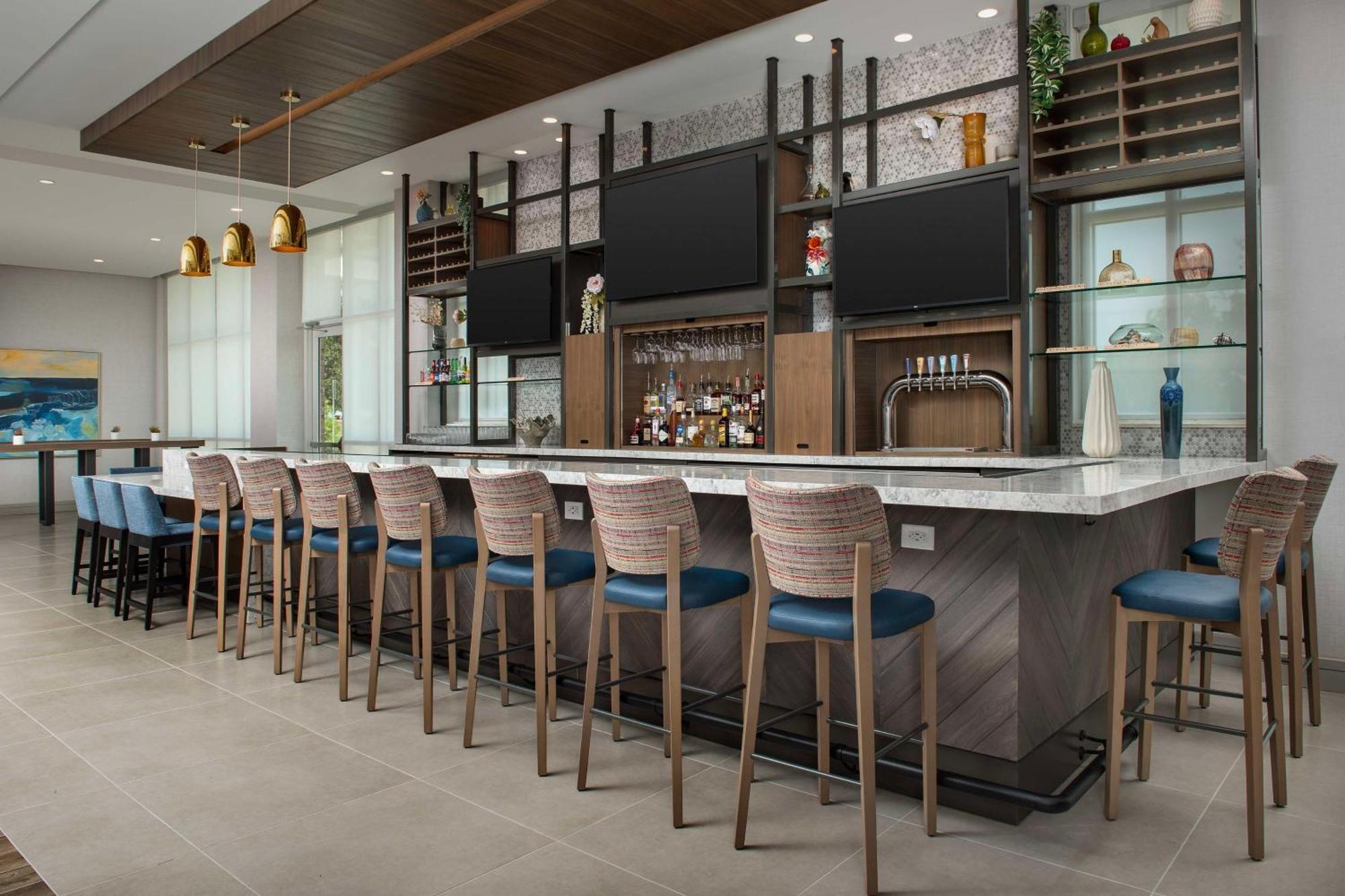 Hilton Garden Inn Pensacola Downtown Bagian luar foto