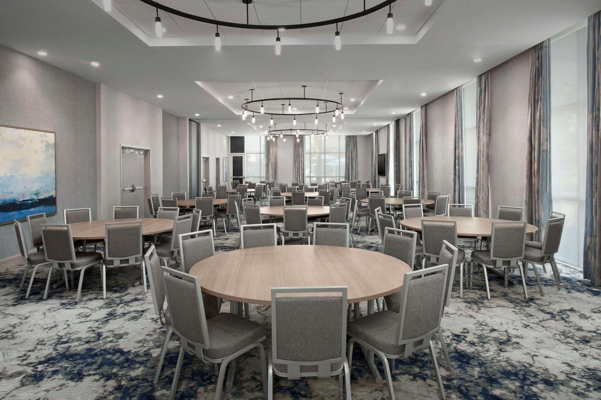 Hilton Garden Inn Pensacola Downtown Bagian luar foto